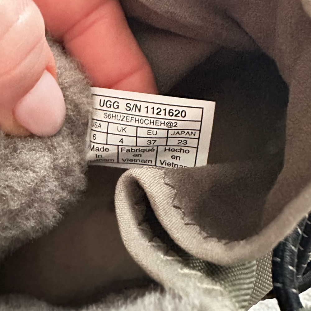 UGG boots - Picture 6 of 6
